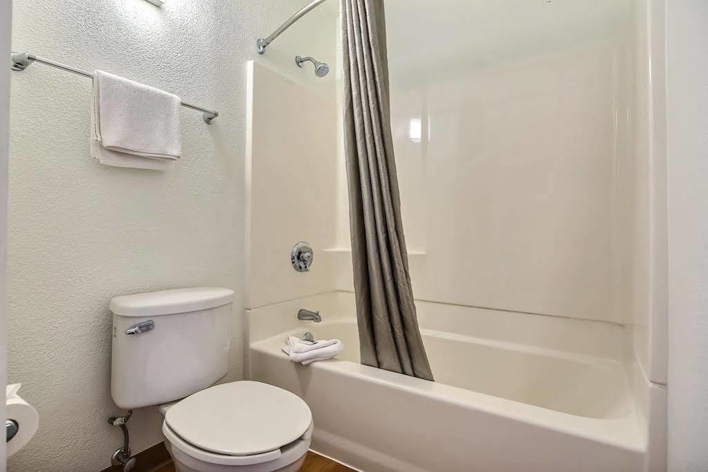 Motel 6-Oakland, Ca - Embarcadero Eksteriør billede